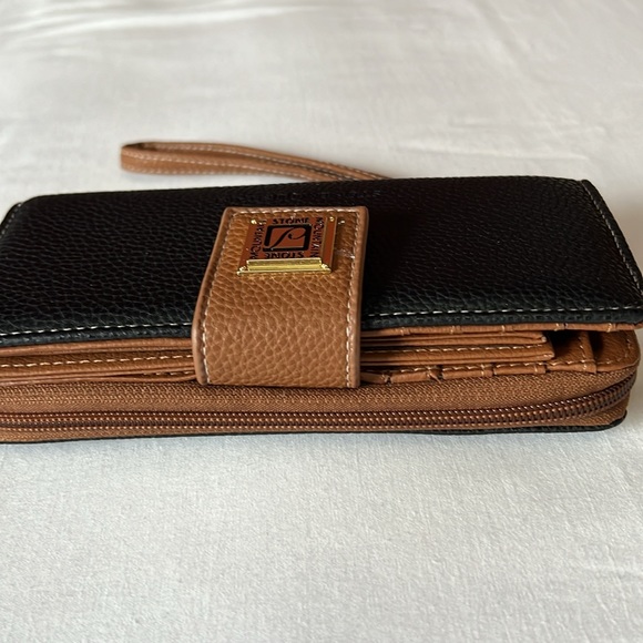 Stone Mountain Pebble Grain Leather Large Tri-Fold Wallet with Wristlet NWOT - Picture 4 of 8